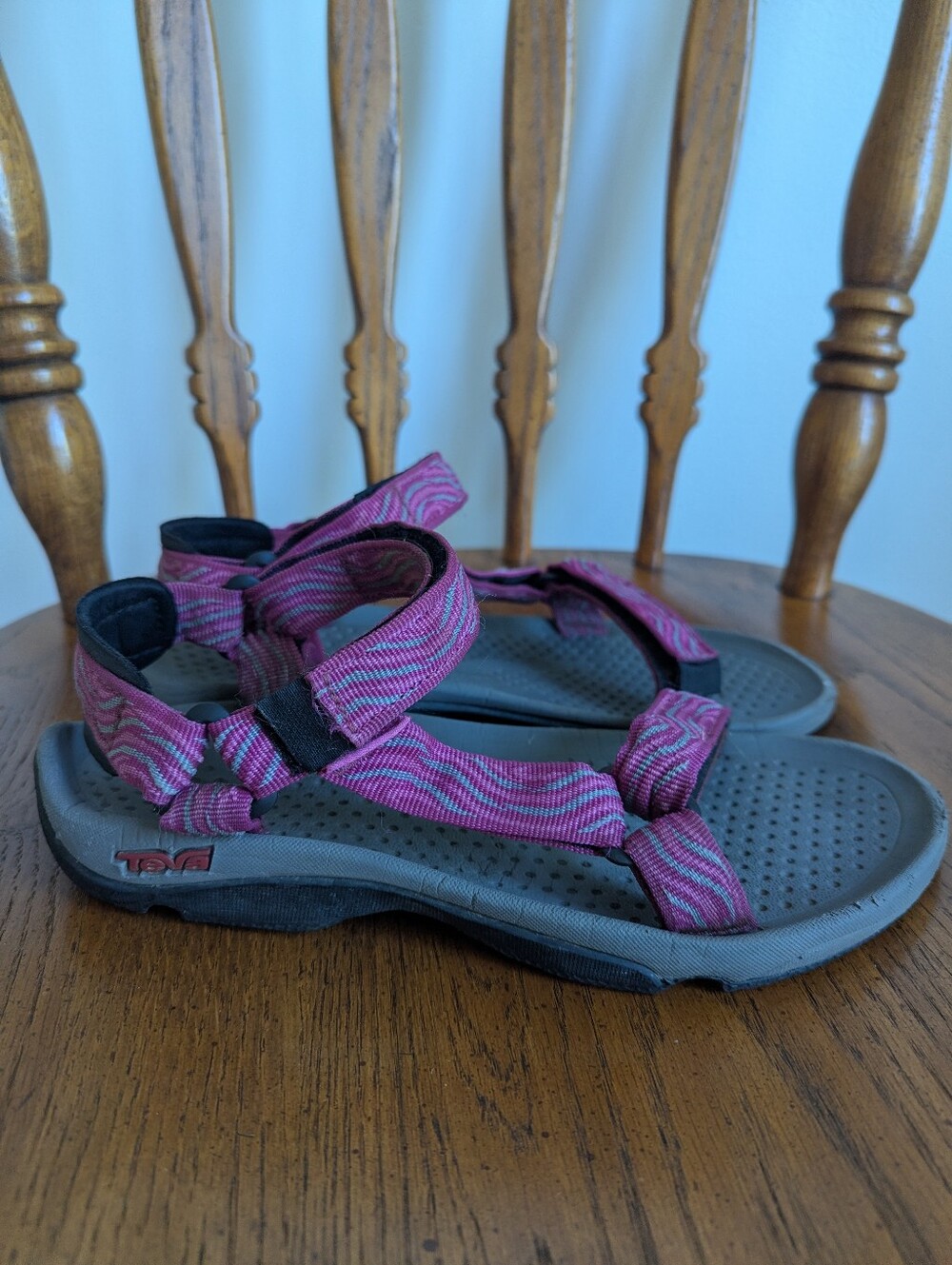 Teva Hurricane 4 Sandals In Pink Wave Size 9 Wide